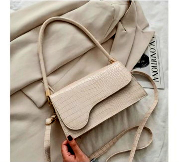 jadeyosola's tweet photo. How about you get these bags for 4k each😀
Which are you going for?🤔

_____________________________
#VOTELayconNow #BBNaijialockdown2020 #TuesdayThoughts #WAWDay wurld Wizkid https://t.co/hbrw6sJD9V