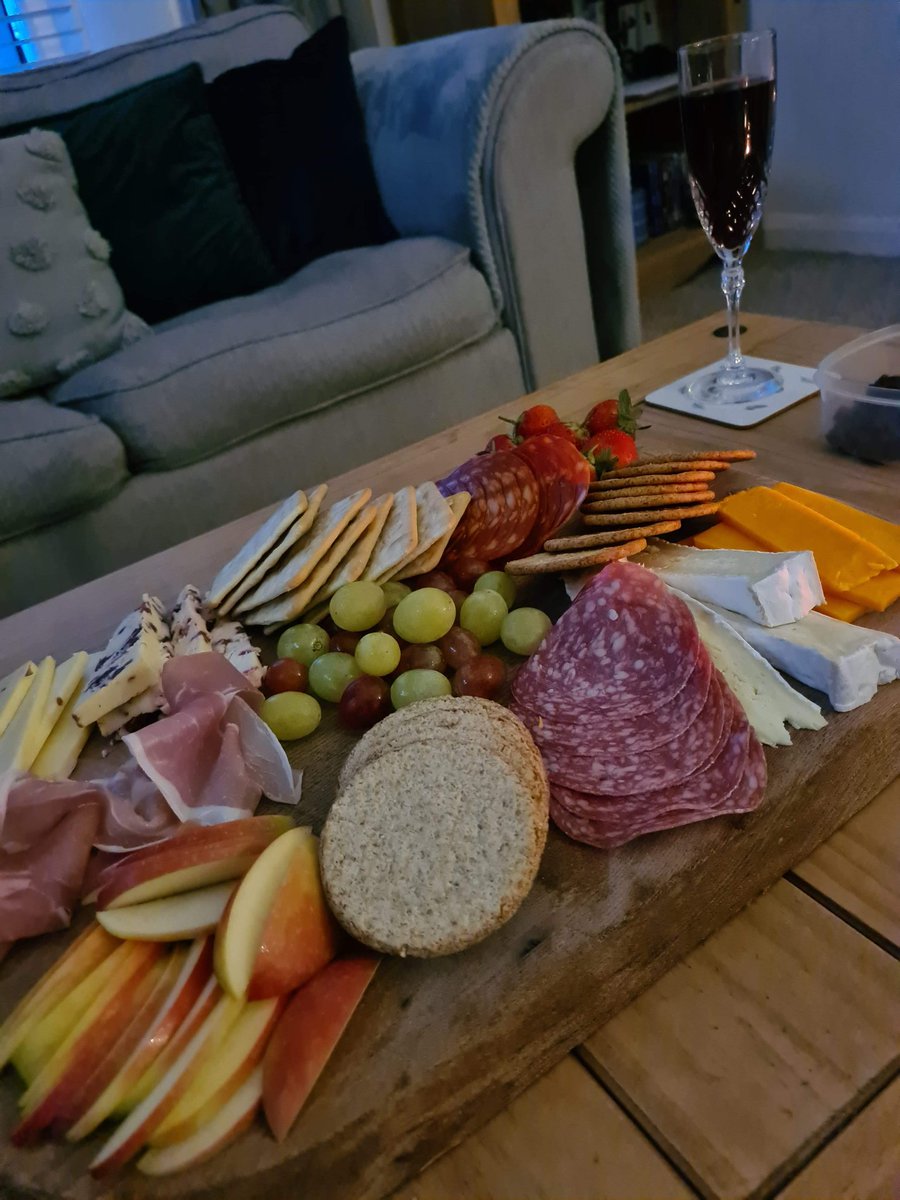 RGN_CharlotteH's tweet image. All those hours scrolling cheeseboards on pintrest paid off! 😍 #nursesnightoff #cheeseobsession