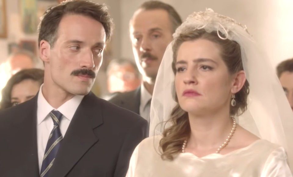 1996dob1's tweet image. #AgriesMelisses και φαινοντουσαν τοσο αγαπημενοι στον γαμο. ποιος το περιμενε οτι θα τον σκοτωνε .....