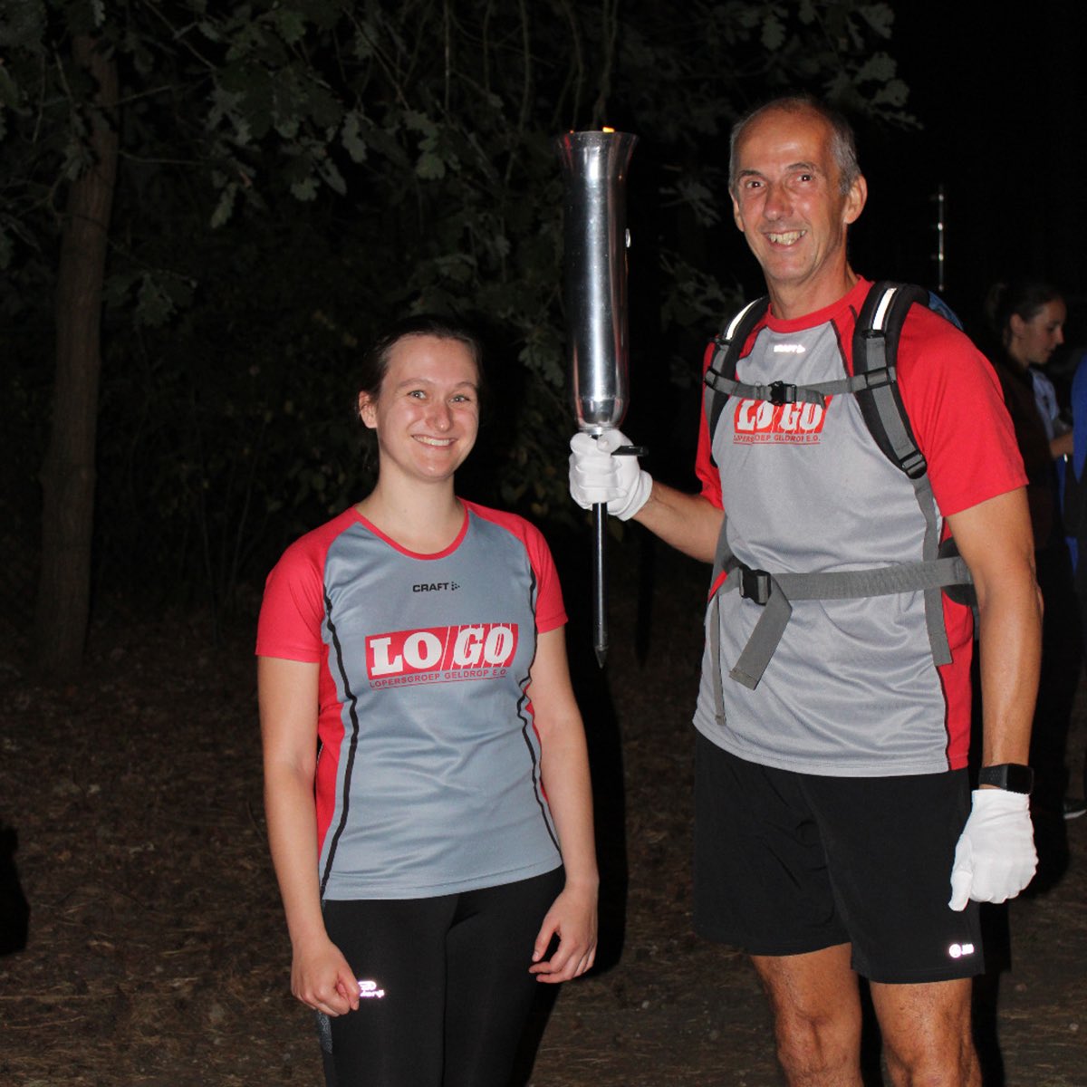 LOGOGeldrop's tweet image. Op zaterdagavond 19 september hebben Kayley Leijten en Yvar de Weerd vanuit LOGO het bevrijdingsvuur naar Geldrop gebracht.