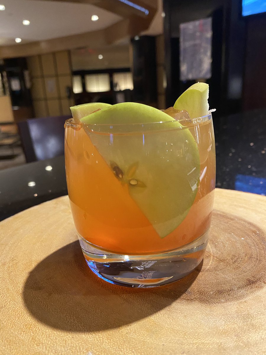 Happy First Day of Fall!
🍁🍎🍂❤️🧡💛
Celebrate this ever-changing season with some of our favorites!
At Amelia’s Lounge we are serving Apple Cider and Fireball Caramel inspired cocktails including:
Apple Cider Moscow Mule,
Jack Daniel’s Apple and
Caramel Apple Fireball