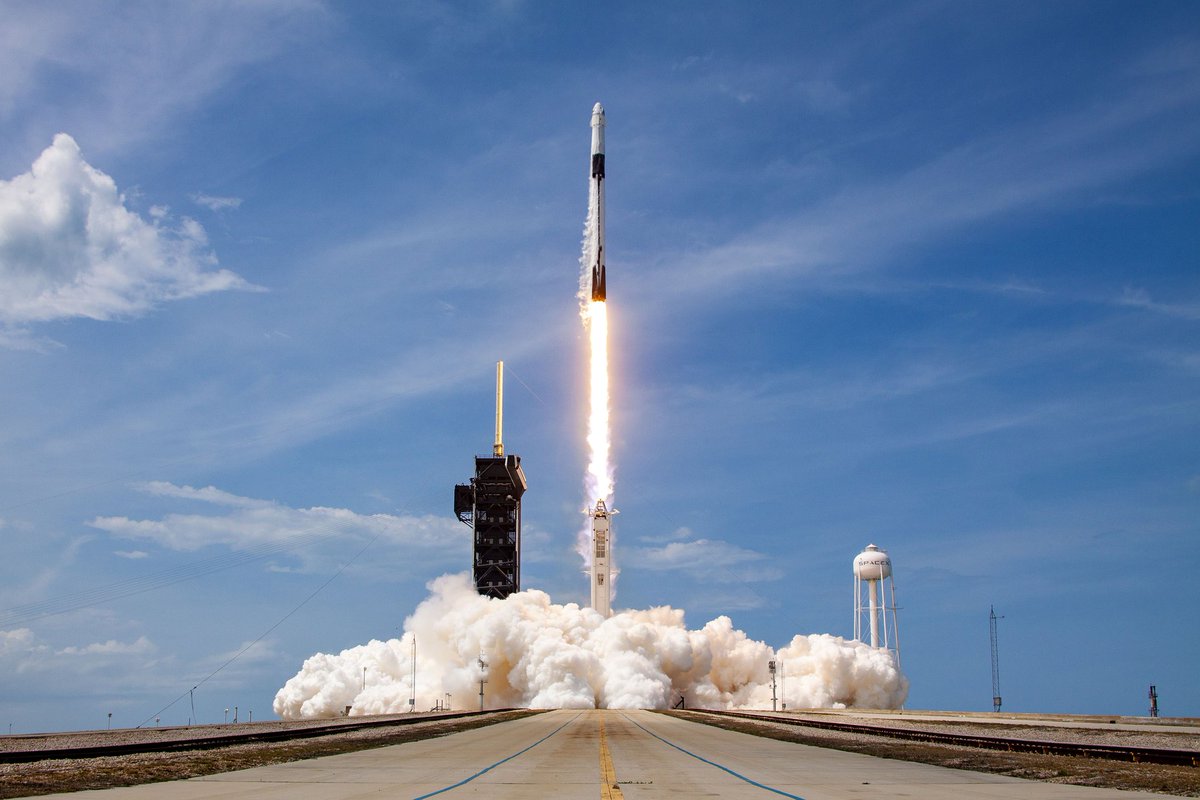 SpXenFR's tweet photo. C'est confirmé ! Tom Cruise s'envolera à bord d'une capsule Crew Dragon en Octobre 2021 en partenariat avec @Axiom_Space et la @NASA pour le tournage d'un film dans la Station Spatiale Internationale 🚀👨‍🚀 https://t.co/eGZYMByVlm