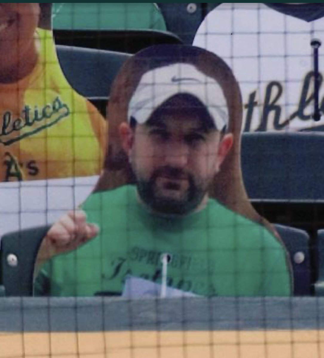 JMacSLM's tweet photo. Wait a minute...who is that guy in the front row?! https://t.co/Xaf1WDZjh4