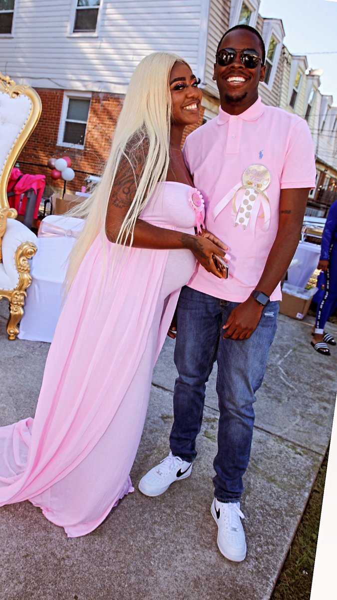 Twinsmommyyyyy's tweet photo. The rush of happiness i feel everyday knowing I’m a💕👶🏽Girlmom is unexplainable.I'm having a baby by someone who loves every flaw &amp; to make it all better,He gave me a girl 🎀🥺 still in disbelief that I'm gonna be a Mom 👨‍👩‍👧 #ANDERSONFAMILY https://t.co/wg6l6N0bUi