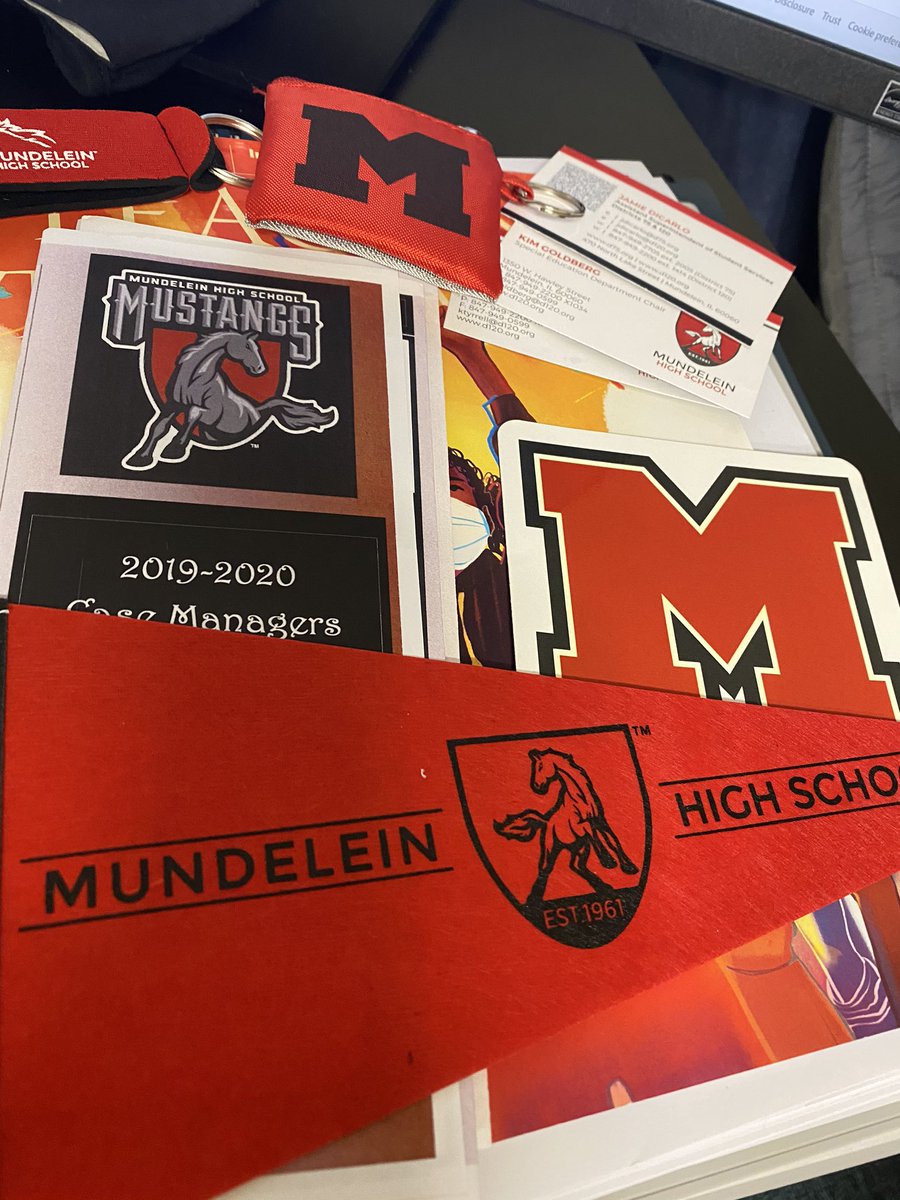 DoleBlake's tweet image. Nice little treat from my colleagues at @MundeleinHS. Thank you @MHSDiCarlo and team!