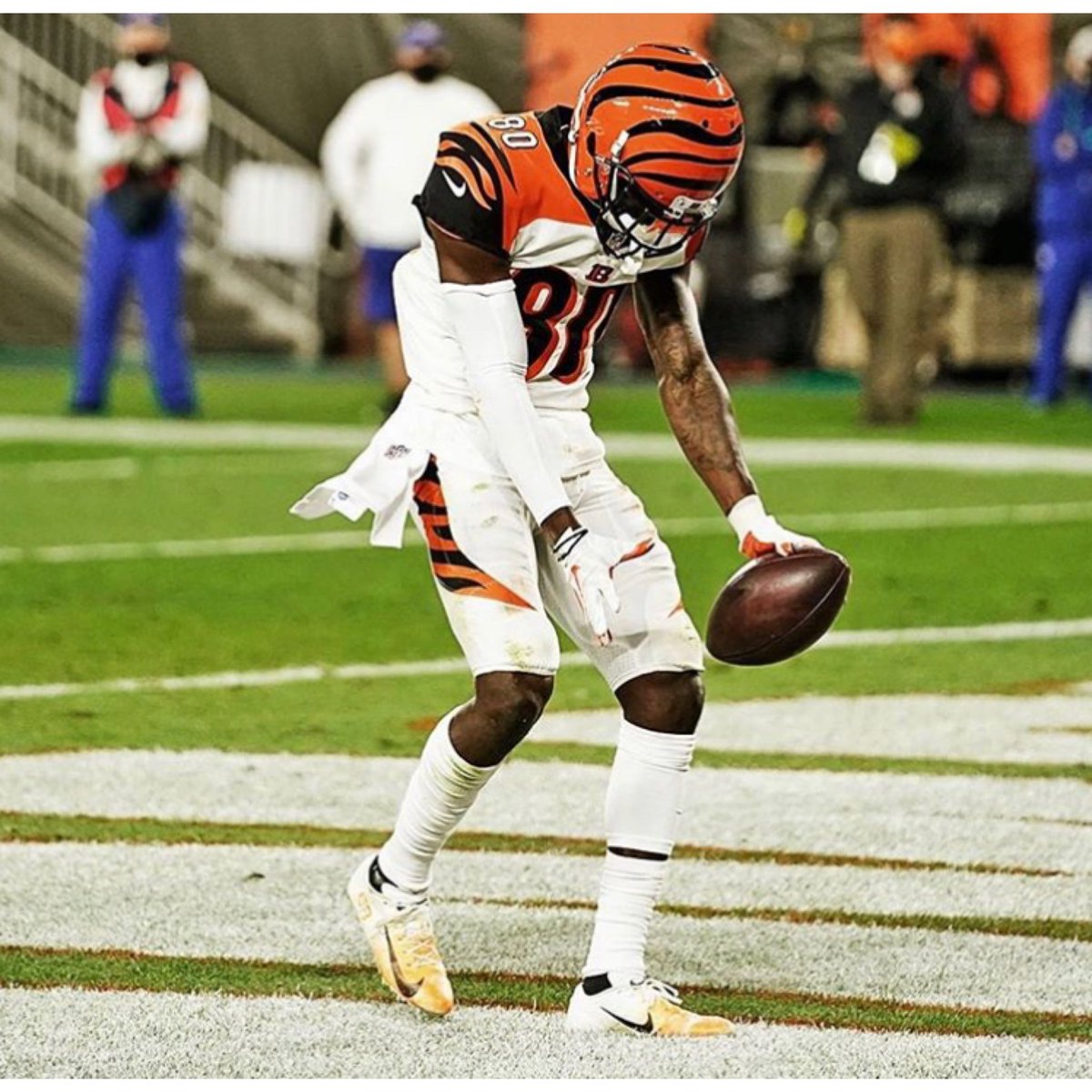 Coach_Llanos's tweet photo. This past Thursday night @Bengals Wide Receiver @_MikeTeee supported our foundation by wearing these custom @BB_4_U cleats! 🔥 🔥 #ThursdayNightFootball #BB4U #SMTTT https://t.co/FKXAZBFJFv