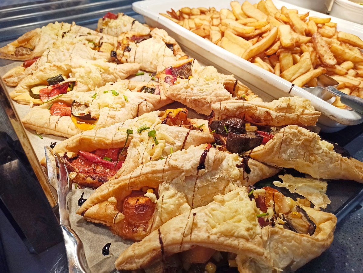 Great British Food week at Quayside.🥞🧀🥓🍗🍔🌭🥪🥮🇬🇧🇬🇧🇬🇧
Individual Chicken Mushroom and Leek Pie with mixed vegetables, chips and rich gravy. 
Vegan vegetable puff pastry parcels with wild mushroom sauce and sweet potato mash.