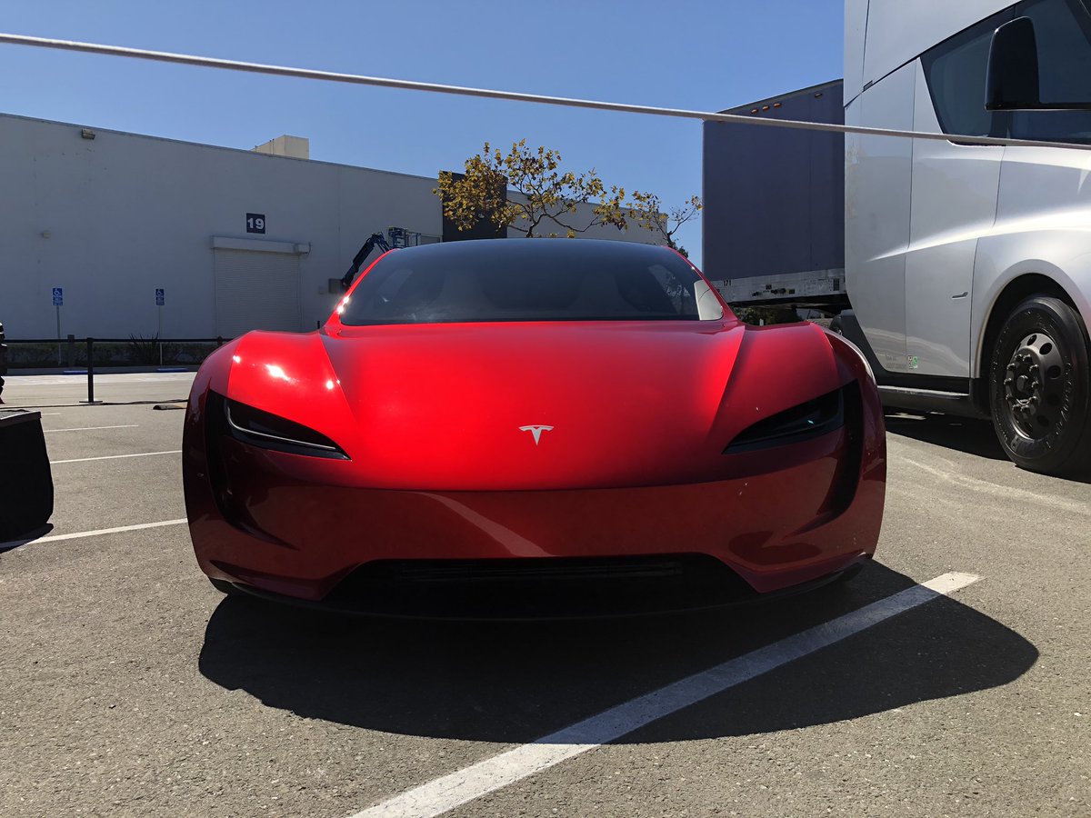 Roadster’s unique red paint looks INCREDIBLE in the sun. #BatteryDay