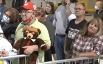 ChrisMegerian's tweet photo. Spotted on the livestream from the president’s rally in Pittsburgh https://t.co/W2nipk0TOG