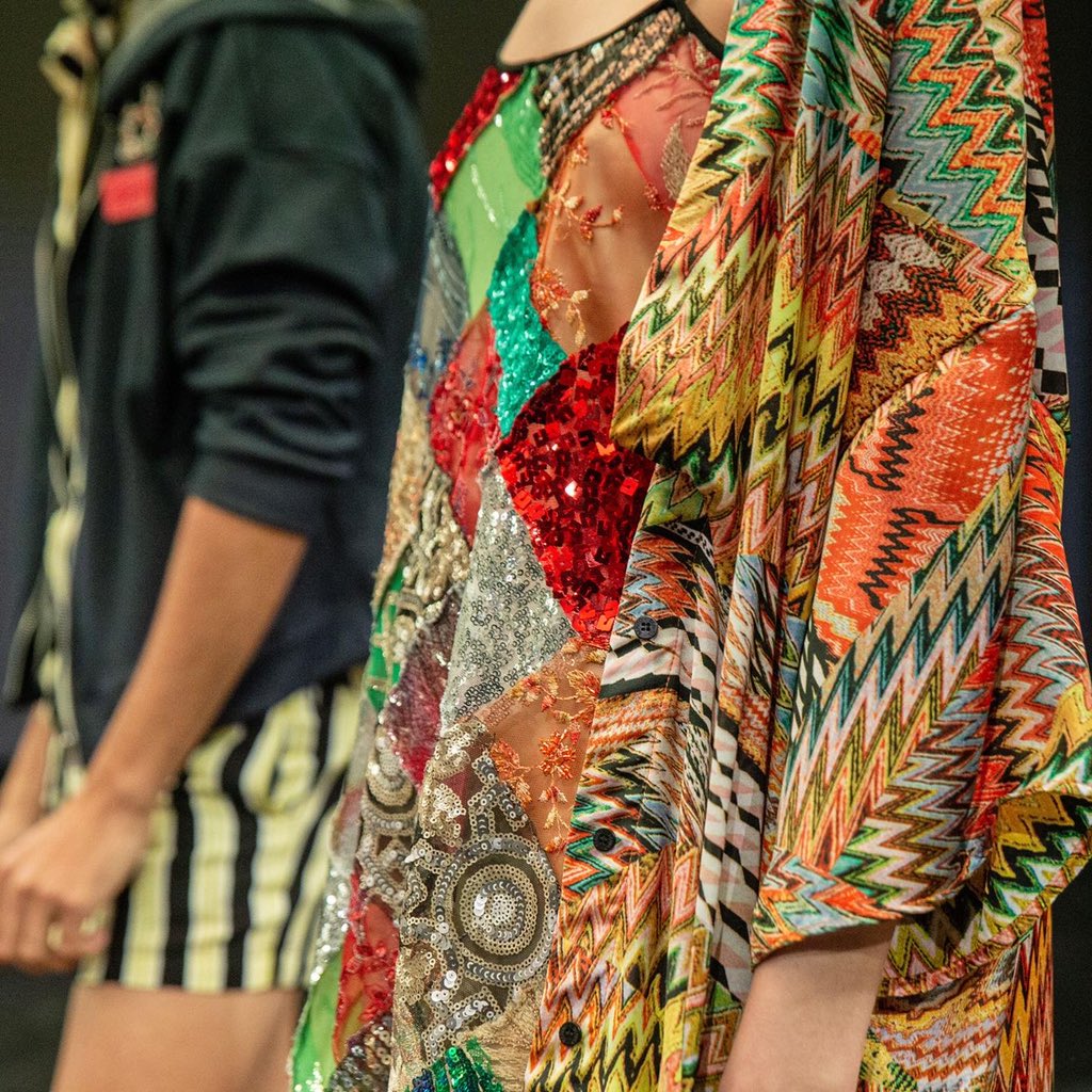 designers_ba's tweet photo. Cambalache es un poco una mezcla, de texturas, colores, estampas, algo de lo que @BENITOfz conoce mucho. Como buena hija de este momento, la colección tiene al algodón como gran protagonista e incorpora las prendas sin género, además de algunas cápsulas.#DesignersBA #SS21 https://t.co/AnSBVGvl0j