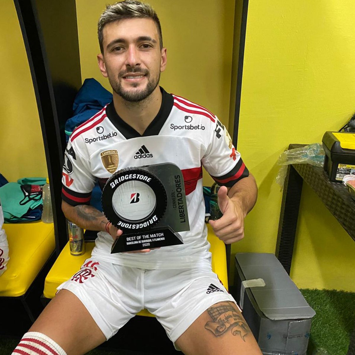 O meia <a href="/GiorgiandeA/">GiorgiandeArrascaeta</a> foi eleito o melhor jogador da partida! Parabéns, craque! ❤️🖤

#SomosUmaNação #CRF