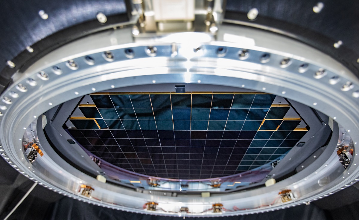 VacuumVolume's tweet photo. Sensors of world’s largest digital camera snap first 3,200-megapixel images at #SLAC! 📸🔭🌌https://t.co/ccr2HUjHde #VacuumVolume #LSST #largestcamera #VRubinObs #telescope #vacuumtech #astronomical #observatory #astronomy #universe #space #spacetech #astrophysics #SLAClab https://t.co/4diMBdUdxz