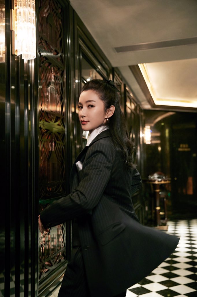 dramapotatoe's tweet photo. #LiBingbing is charismatic for variety show #ForgetMeNotCafe S2 

More pics - https://t.co/gPltH6oHv8 https://t.co/Ejl51cDrOG