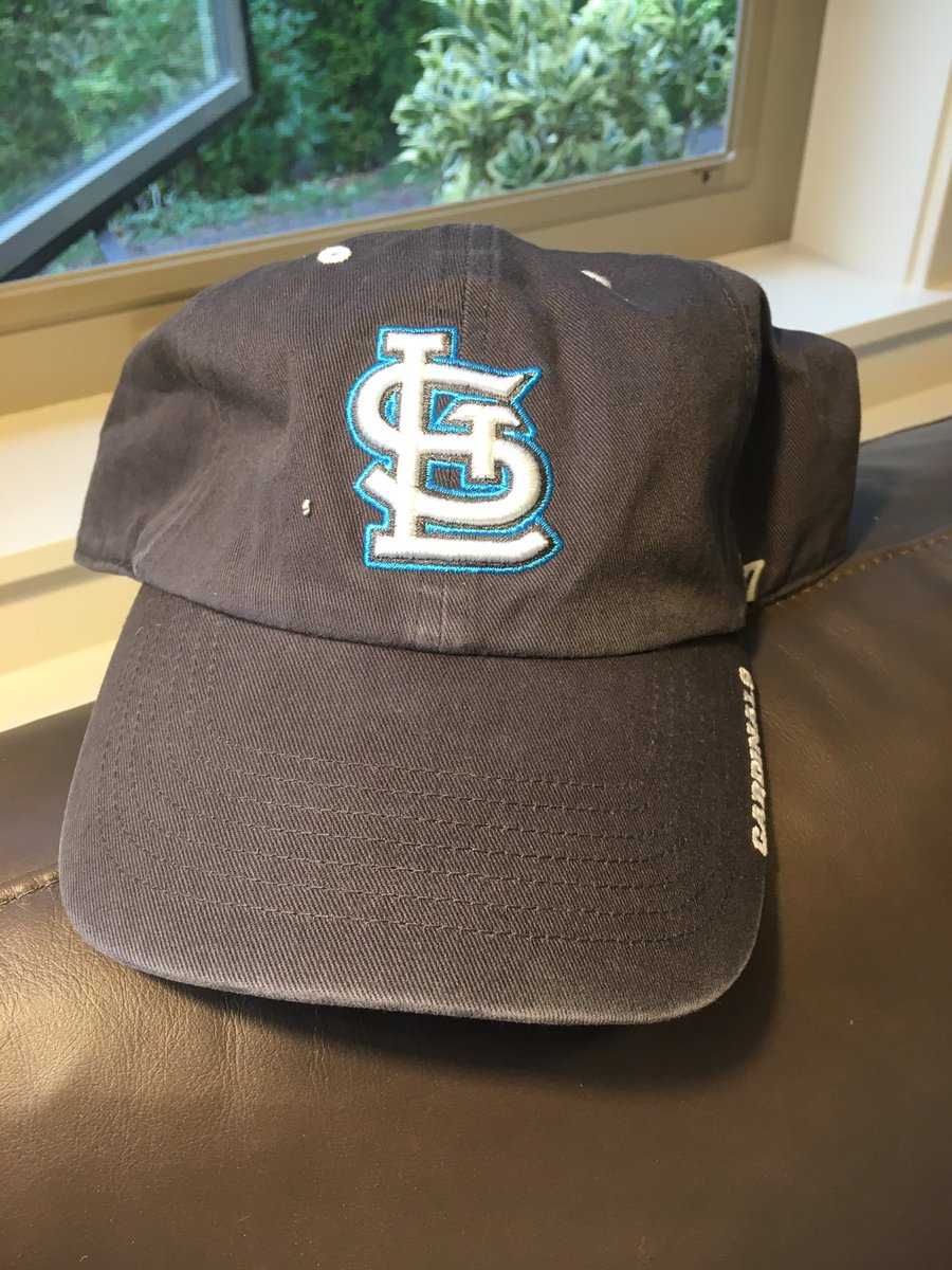 stlbaseballcaps's tweet photo. A unique color combo for the greatest logo there is. #mlb #cardinals #baseballcaps #カージナルス https://t.co/tFkKOy1PnL