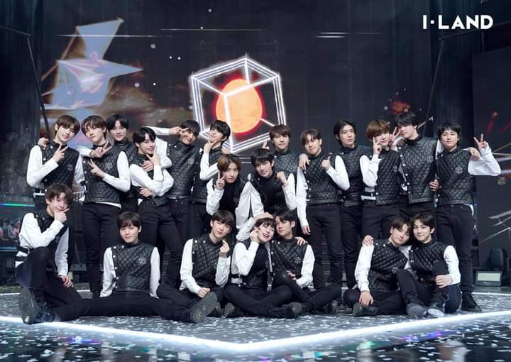 EnhypenVee's tweet photo. #ILAND_final
"It's just a picture it won't hurt you"
The picture: https://t.co/M9xLBKBkaE