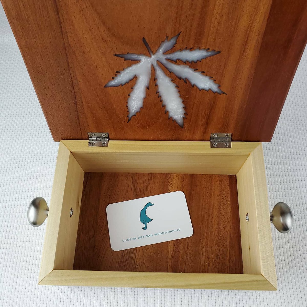 Oniixed's tweet image. Smoke leaf keeper

#woodshop #woodworking #woodworkersofinstagram #woodworker #woodart #woodworkingshop #cabinetmaker #carpenter #woodcraft #diy #maker #furnituremaker #craftsman #epoxyart #resinart #epoxy #resin  #mainewoodworker #mainelife #mainely