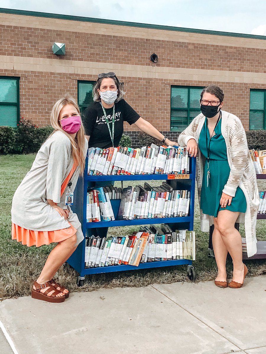 alidatodd's tweet photo. Hey @CSTWildcatsMS students: come and get your library books! 4:00-6:00 9/22, 9/24, 9/29, and 10/01! We can’t wait to see you! https://t.co/PcdMy6Q7GF