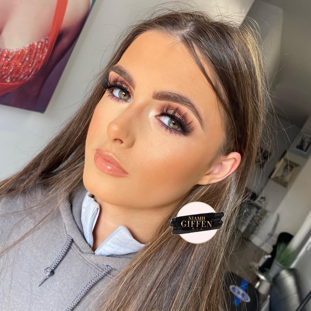 Wee shameless self promo 😗✌🏼 @niamhgiffenmua on insta, wishaw based 📍 any likes or RTs would be soo appreciated girlies since makeup is pretty quiet right now due to covid 🥺 (also offering lash extensions👀) 💗💗💗