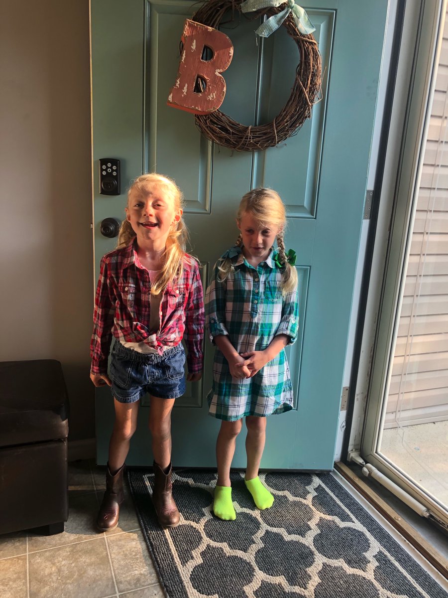SSLCS_Mudore's tweet photo. These little cuties are taking part in Homecoming Spirit Week virtually! #AvonInspires #SOARingback https://t.co/N8sD7qmooX