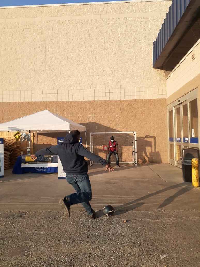 jasminejazelle's tweet photo. Our Top Pro account got in on the action. @BlueBoxR1 @VictorG10338271 #LowesVsPros #Lowes1602 #ReconConstruction #GoalsForDiscounts #Q3PROevent https://t.co/MY6vUwXici
