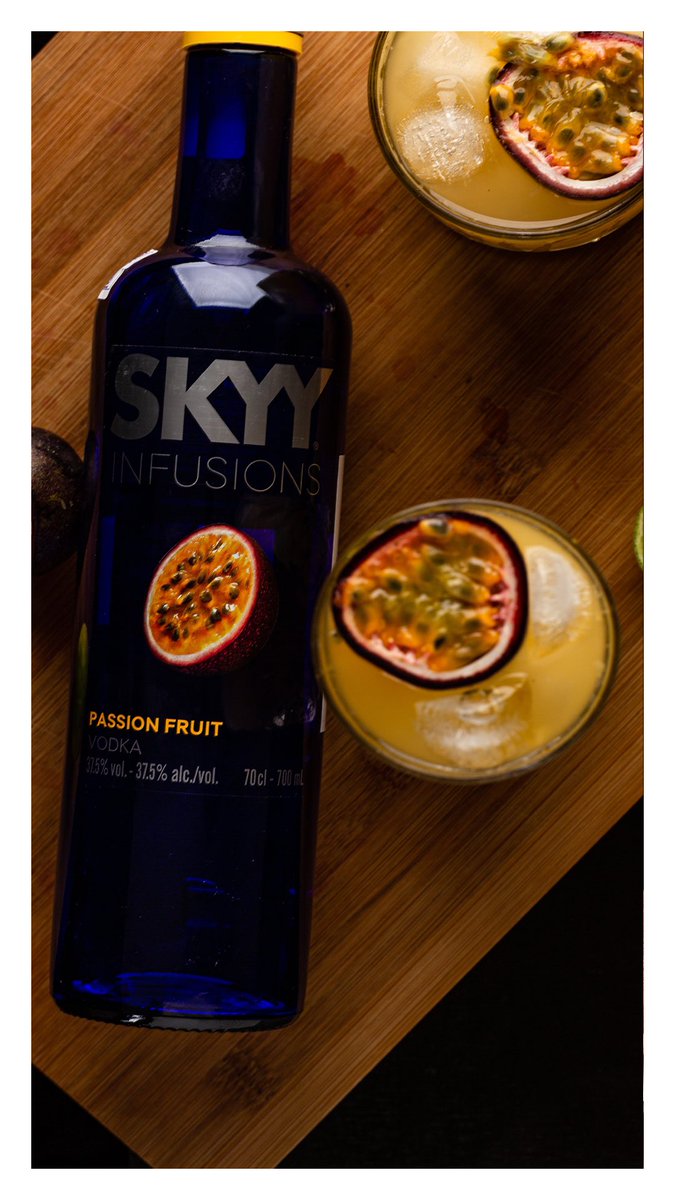 BabaPima_'s tweet photo. Passion fruit Caiprioska.

[1 Passion fruit, 1 lime cut into wedges, 1 part simple syrup, 2 parts vodka, ice.]

Muddle lime wedges on rocks glass, 
Add simple syrup, vodka and passion fruit pulp
Add ice and stir https://t.co/m226Y8aPIi