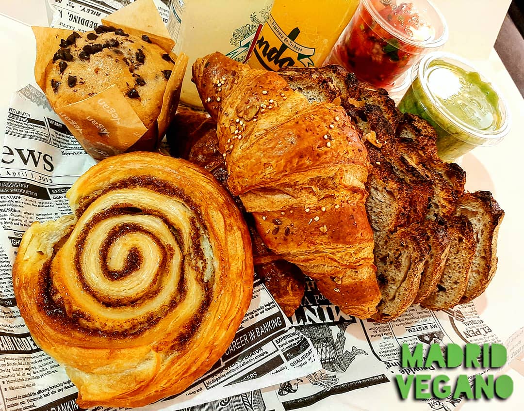 📢 Otoño, ¿cómo lo lleváis? 💚 Comenzamos compartiendo algunas ideas para que disfrutéis de un #brunchvegano en #Madrid ℹ madridvegano.es/donde-tomar-br… 🔺️ Nos encanta desayunar cositas ricas 😋🥐🔺️Si os resultan útiles nuestras publicaciones, podéis dar 💚 o RT. #vegan #veganfood