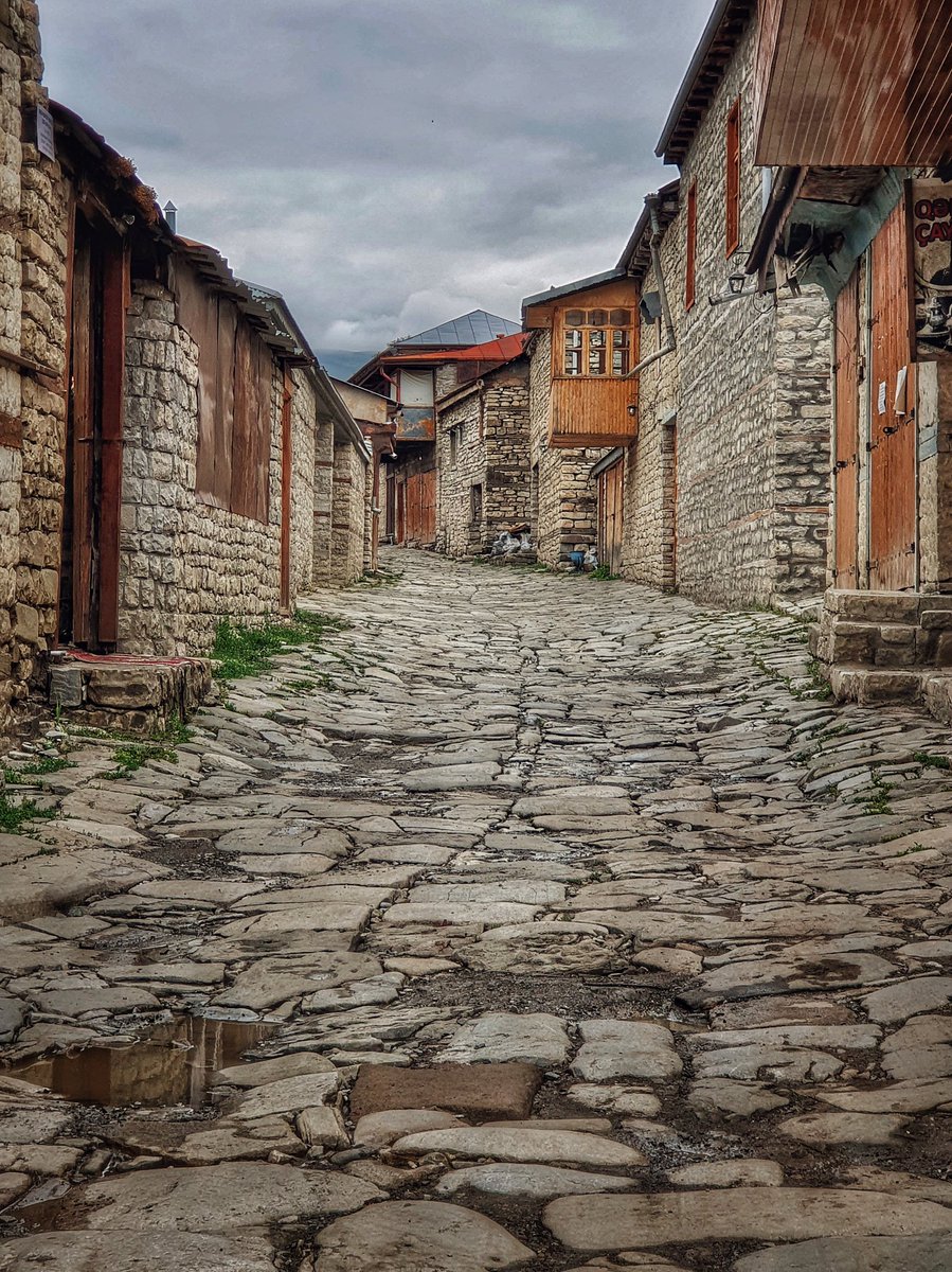 kiki_in_rwanda's tweet image. 山の上の、鍛冶屋さんの小さな村。ここは昔イラン（ペルシャ）から移り住んだ人々の集落で、今も独自の文化と言語を残している。