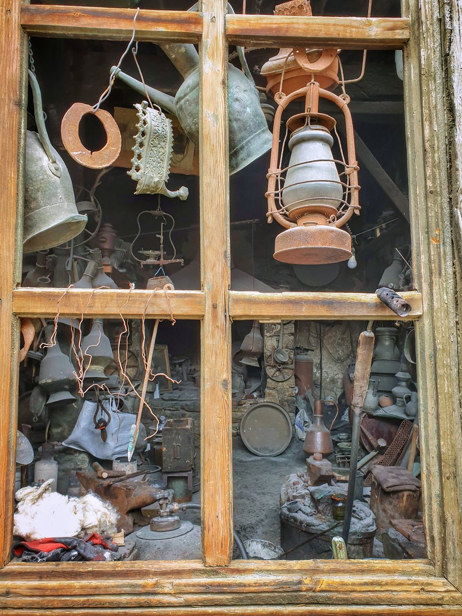 kiki_in_rwanda's tweet image. 山の上の、鍛冶屋さんの小さな村。ここは昔イラン（ペルシャ）から移り住んだ人々の集落で、今も独自の文化と言語を残している。