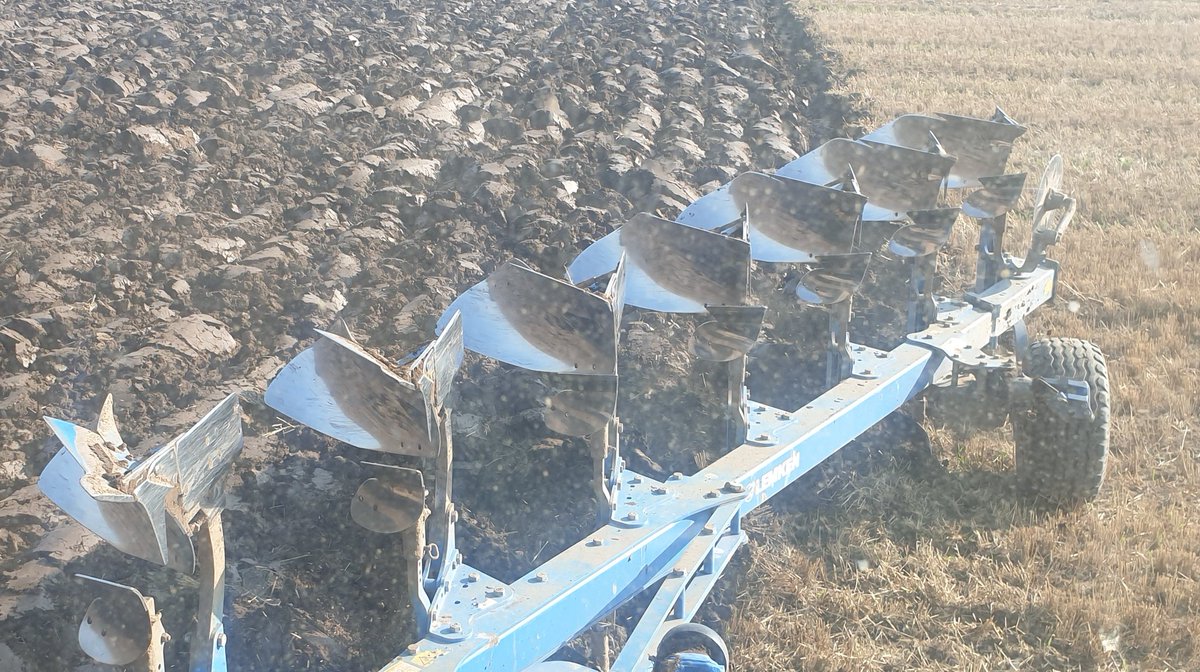 sunkfarmer's tweet photo. Show this proper farming photo to #faffer @RhondaT40 He's missing out. 🤣🤣🤣 https://t.co/yVQYRapgM5