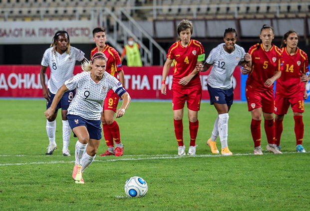 coeursdefoot's tweet photo. [Euro 2022, Qualifications] Macédoine du Nord – France : Match à sens unique et victoire confortable pour les #Bleues 

L'équipe de France signe une large victoire (0-7) en Macédoine du Nord, avec des doublés pour Le Sommer et Katoto #MDNFRA

https://t.co/gyP9lFqjiQ https://t.co/6PANMmRUiv