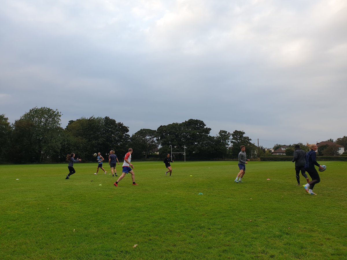 A few pics from tonights training session before the light beat us! 
#touchrugby #social #socialdistancing #leedstouchrugby
