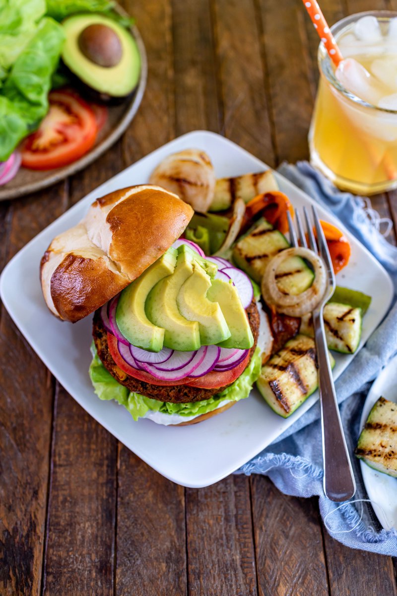 DrPraegers's tweet photo. “No, I don’t want avocado on my veggie burger”… said no one, ever. 🥑 #DrPraegers
#avocado #blackbeanburger #blackbeanquinoaburger #veggieburgers #veggieburgerrecipe #grilledveggies #veggierecipe #loadedburger #easydinner #healthyfood #healthyrecipe #quicklunch https://t.co/8Om5AMXg97