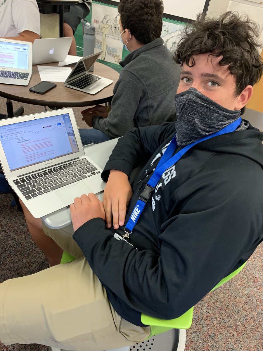 MissyBossardet's tweet photo. It’s still #ConstitutionWeek! Thanks Collier and @FPCHS for letting me visit. Great debate taking place in Mr. Bizzozzaro’s 3rd period. 💯participation from Face-2-Face learners and our Remote students. Awesome collaboration to discuss amendments. @FlaglerTeaching https://t.co/nBHRnqnPIn