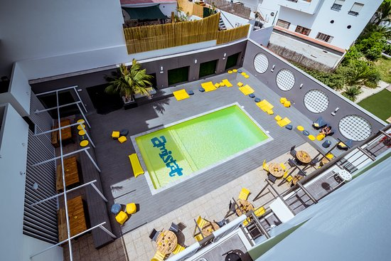__EasyTravel's tweet photo. 🔵Vols à destination d'Ibiza

Profitez de notre partenariat avec une auberge de jeunesse Coordenadas Ibiza 🏠

✔ Nuit à 27€
✔Petit déjeuner gratuit 
✔ Wifi gratuit

#PPAFLY20 #Easytravel https://t.co/iuj1MChSgs