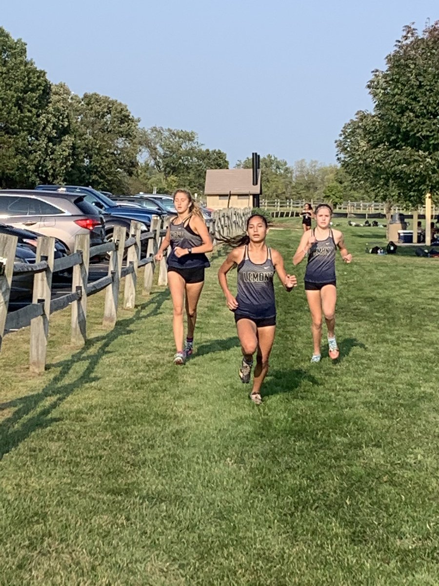 lhsgirlsxctf's tweet photo. Your races today should prove to you that when you believe in yourselves great things will happen! Can’t wait to break some goal tiles tomorrow at practice! #WeAreLemont https://t.co/QTP0bxzc3W