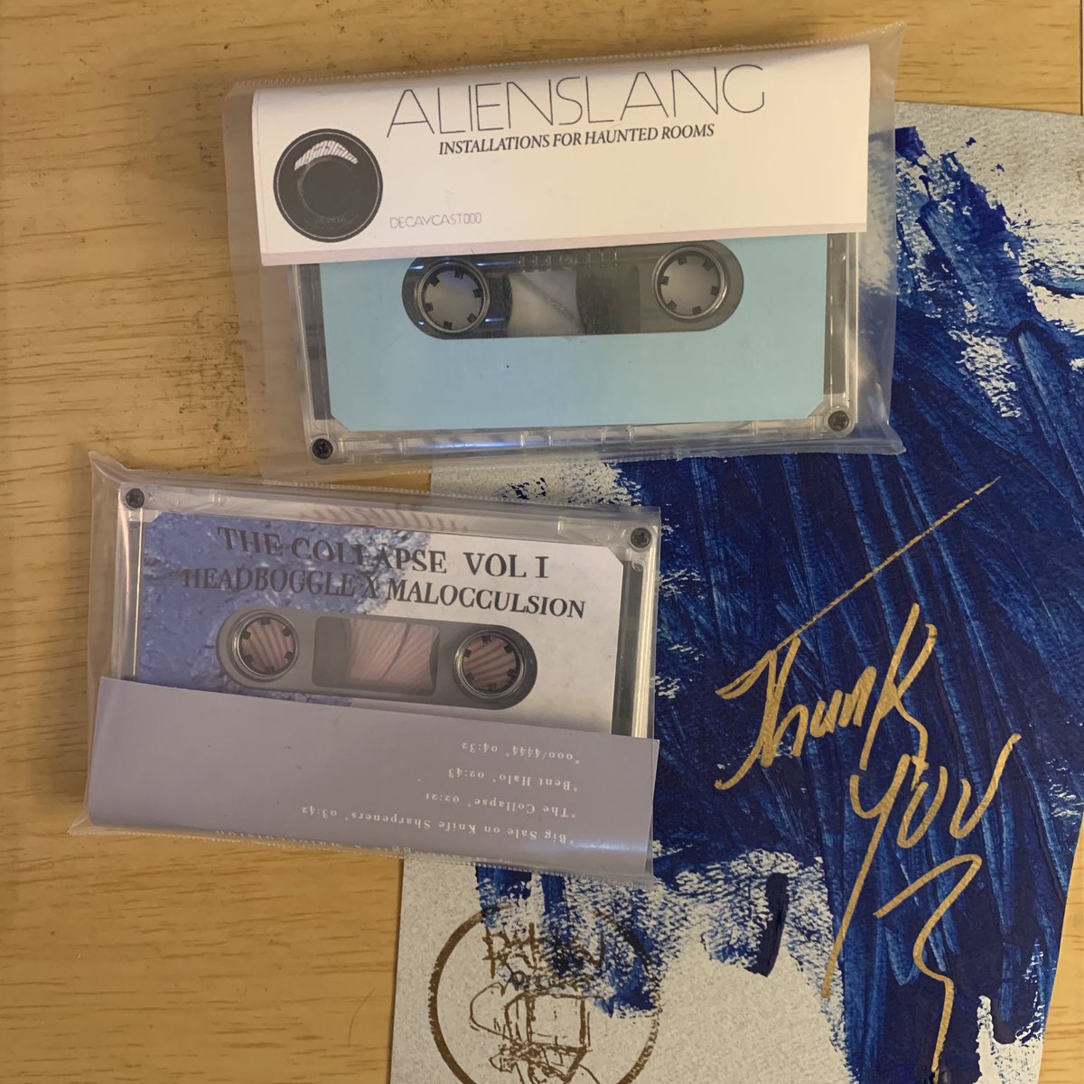 letterstapehead's tweet photo. Delivery from @RatskinRecords!
-
Alienslang — Installations for Haunted Room (#Decaycast 000)
&
Headboggle x Malocculsion — The Collapse Vol. 1 https://t.co/LGioB9nRT5