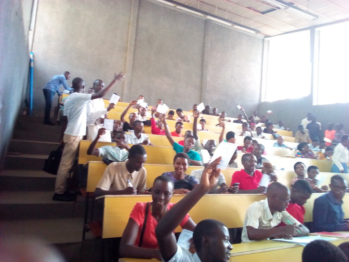 AVLTzeroTB_Bdi's tweet photo. On this 22.09.2020, Stop-TB Club working at #Mutanga Campus has distributed, to #UB students, around 500 leaflets containing information about #TB after a moment of raising awareness of them. 600 students of University of Burundi studying at #Mutanga campus have been sensitized. https://t.co/7id2XCgsMs