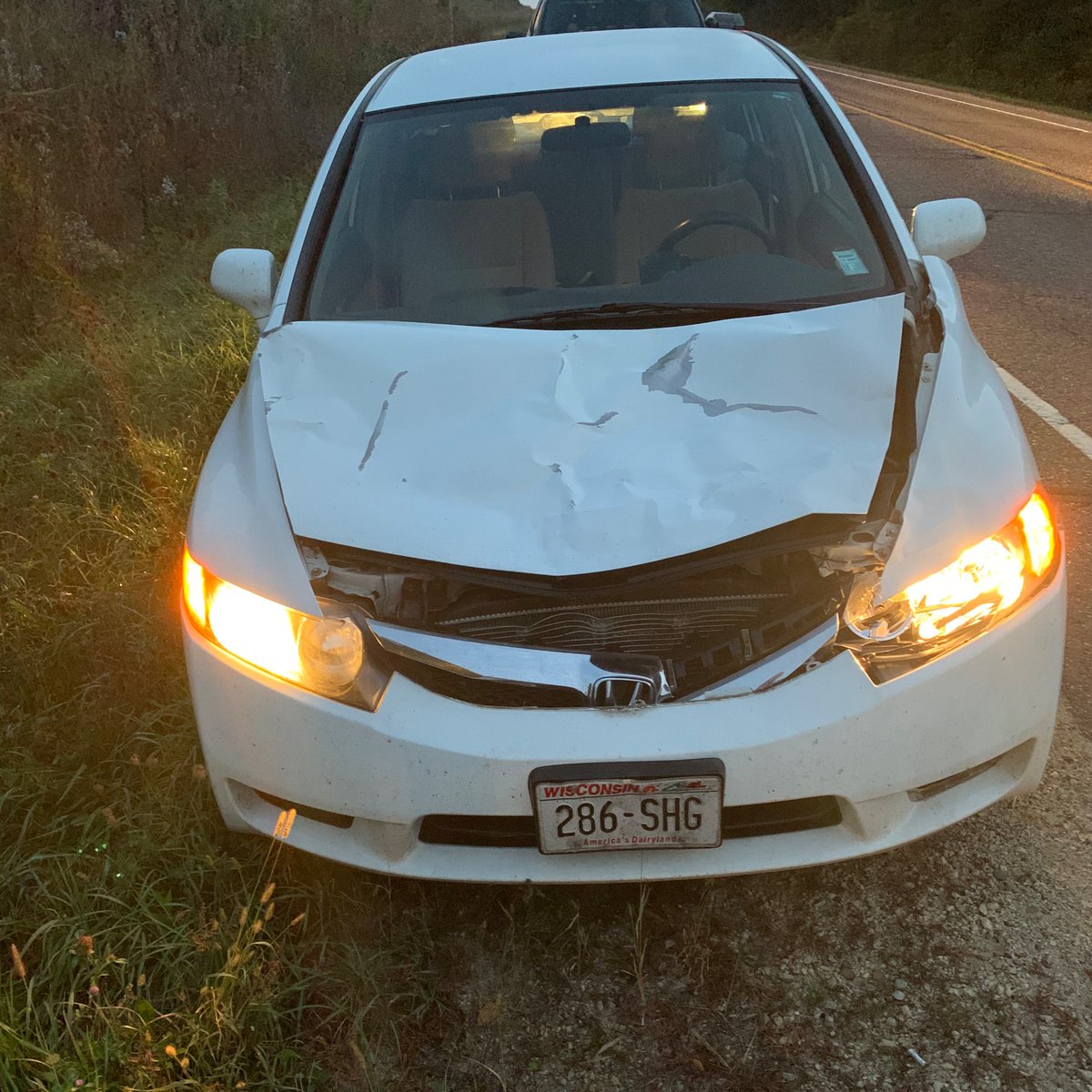 Matthew_Ebner's tweet image. Got up before the sun to try to get a lift in before school... and a deer decided to cancel those plans for me. I bet he won’t try that again #WIproblems