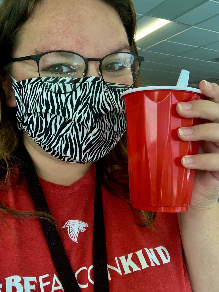 You know you’re working at a great place when your principal @JeffreysKerns surprises you with Root Beer Floats for an afternoon pick me up! ❤️ 10/10 👍🏼