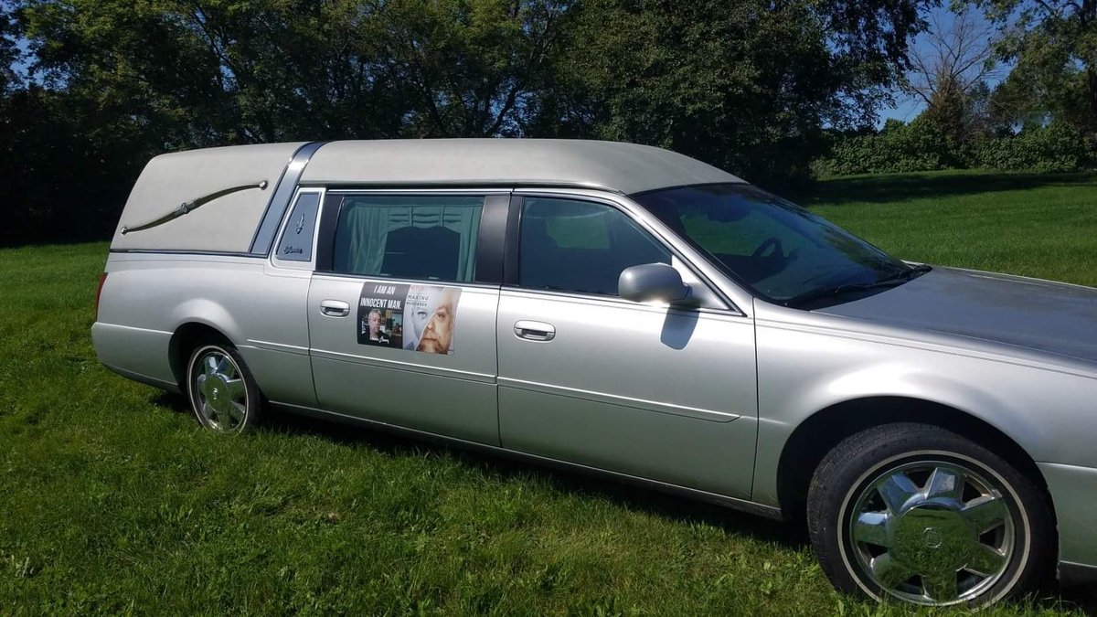 NoseyCopWatcher's tweet photo. Back on the road...Carol is our #JM15 blazin a trail to justice for Brendan &amp; Steven.
#JusticeMobileFreedomFighters 
#FreeBrendanDassey 
#FreeStevenAvery 
What are we waiting for?Are we waiting for a REMAND and Evidentiary Hearing?Why does it take so long? #WorkWithKZ #TruthWins https://t.co/RBhRiQYy89
