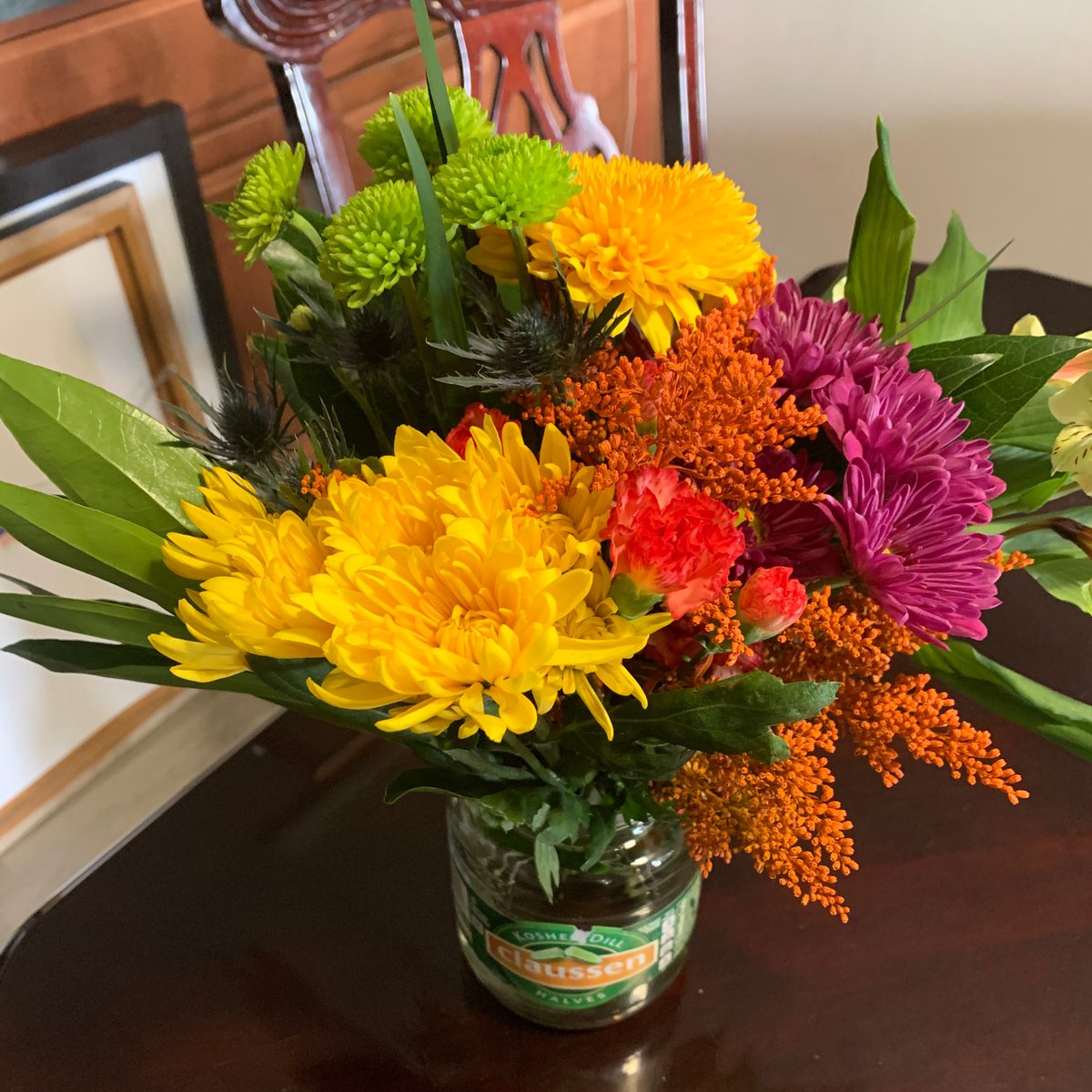 Roneezy26's tweet photo. I made a post yesterday and truly feel that men won’t receive flowers until death. So I bought myself some flowers. Got home and realized that ninjas don’t have vases! #RoneezyProblems
#freeSmiles https://t.co/xJiZYrXiSE