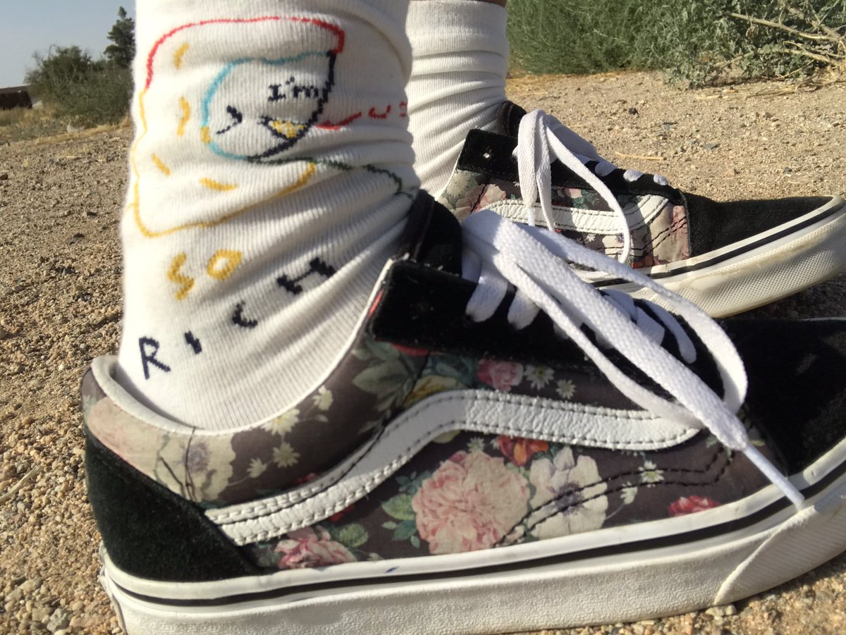 jarofhannah's tweet photo. @_madisonee These are my socks https://t.co/bjzwsEHBLr