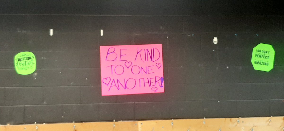 RobsonTricia's tweet photo. A sign I always make for work.  Before and after school program. The kids read it everyday😀👍  #bekind #thankyouellen @TheEllenShow https://t.co/7NUjm1Z8Ww