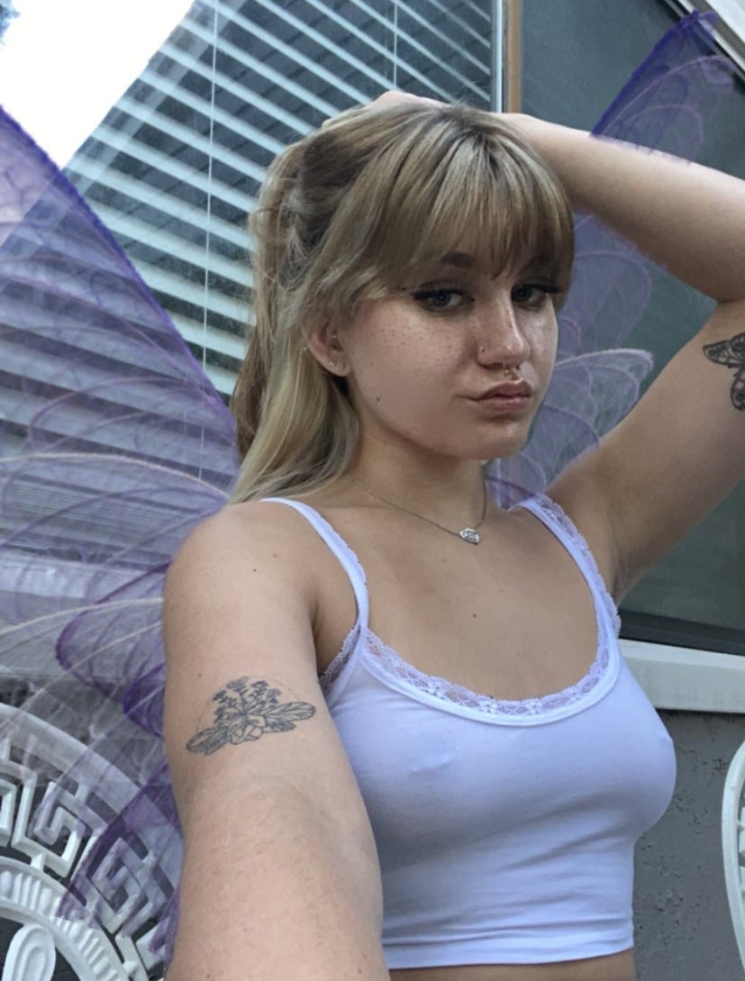 lustfulgarden's tweet photo. local fairy girl 💜 https://t.co/dmY0F3ppZN
