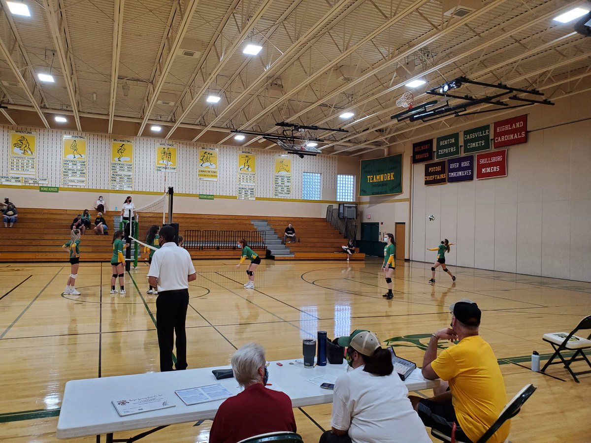 PManriquez_6's tweet photo. Great Pec JV VB action tonight. Love seeing our kids compete. #PecPride
#MakeTheMostOfIt https://t.co/kxJe8eFfj8