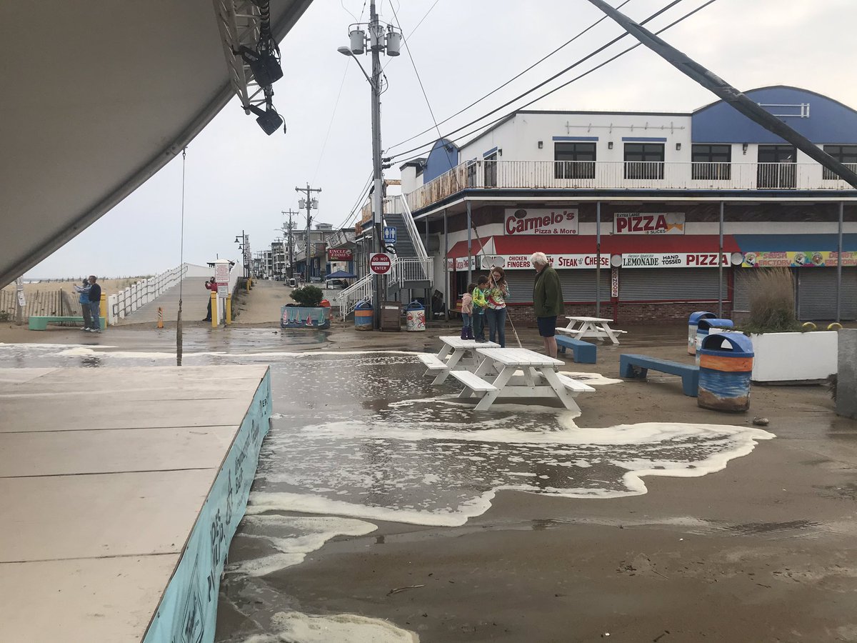 Jenifer_Saylor's tweet image. Coastal flooding #SalisburyBeach #hightide #Teddy #HurricaneSeason #Stormchasers @GrtrNbptToday