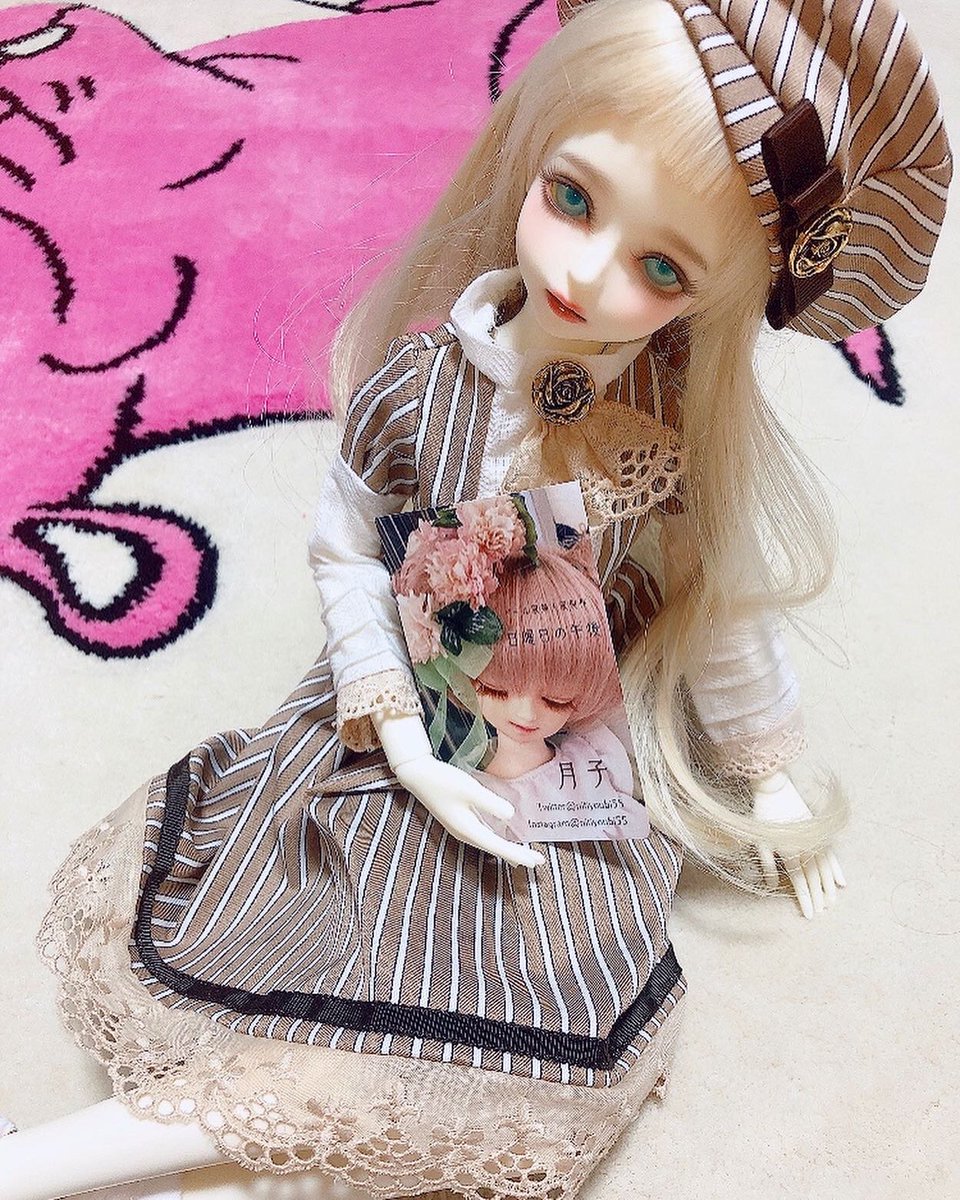 honey82syrup's tweet photo. 日曜日の午後の月子様のワンピース(SDMサイズ購入)が可愛すぎて閉店ギリギリに買わせていただいたもの😂めっちゃかわいい💕そして月子様の素敵なドールも撮影させて頂きました!トランクに埋もれてるの可愛かった😊 #DS61 #doll #zuzana #myoudoll #うちのこかわいい #ドールオーナーさんと繋がりたい https://t.co/XtTzzqtpWn