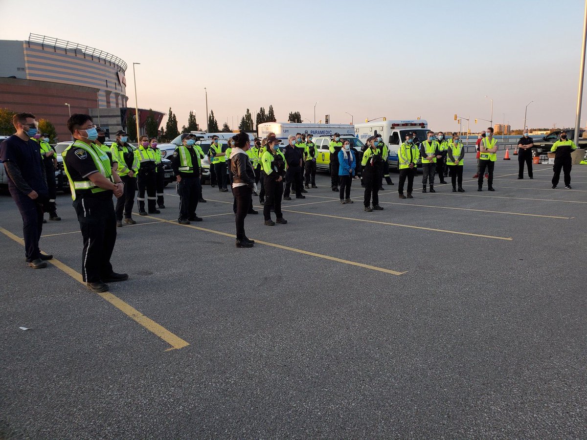 Premier Ford gives COVID shoutout to #CommunityParamedics and Chief Mike Nolan for “taking the bull by the horns like paramedics do on emergency calls and not waiting for 18000 signatures from Government but just getting out there and getting the job done”
renfrewtoday.ca/2020/09/22/for…