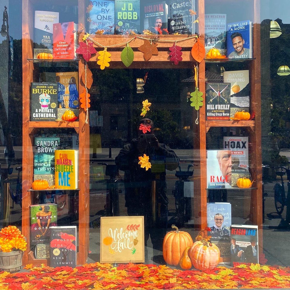 4 weeks since HOAX came out — and today I discovered it in the front window at Barnes & Noble Union Square — best surprise of the month. Right behind RAGE, appropriately!