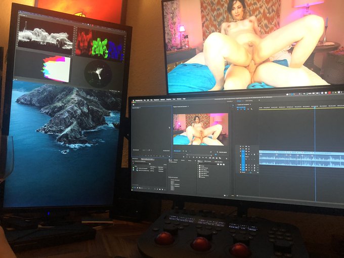 Had this extra monitor in my closest, so I thought, &ldquo;eh, why the hell not.  Three&lsquo;s company, amirite<a href="/tag/baddragon"class="tags"><span>#baddragon</span></a>